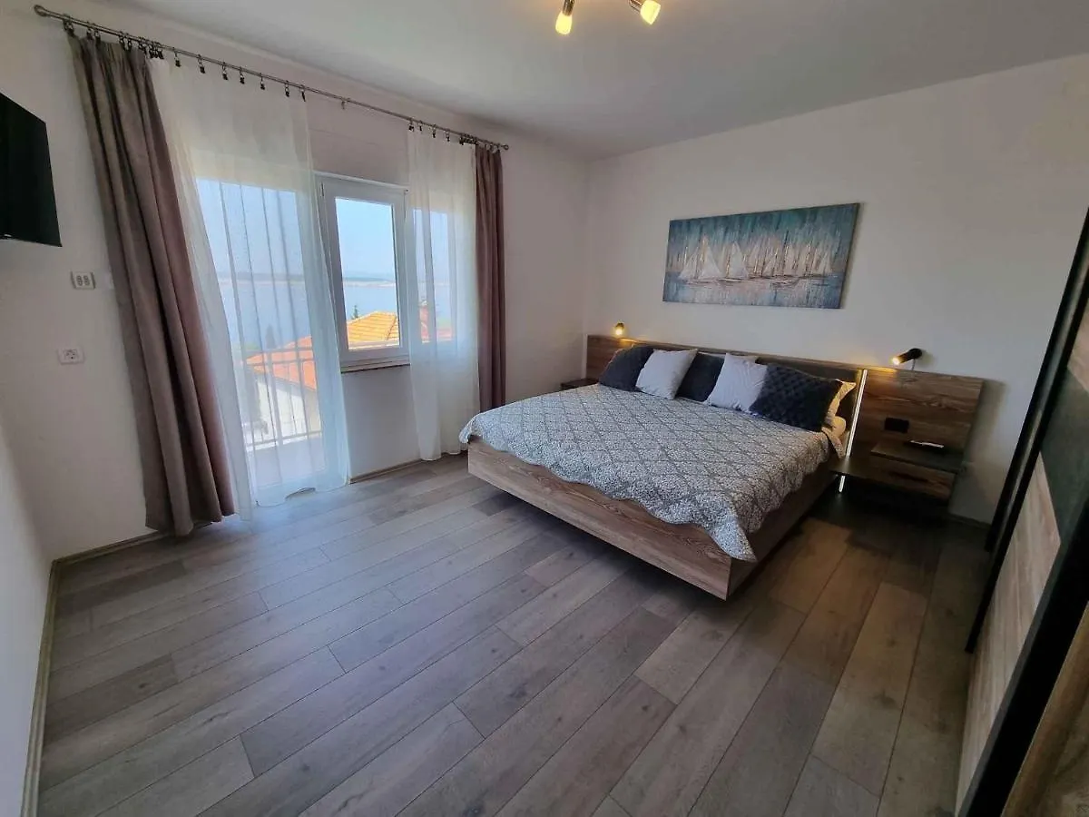 Apartment In Dramalj 42930