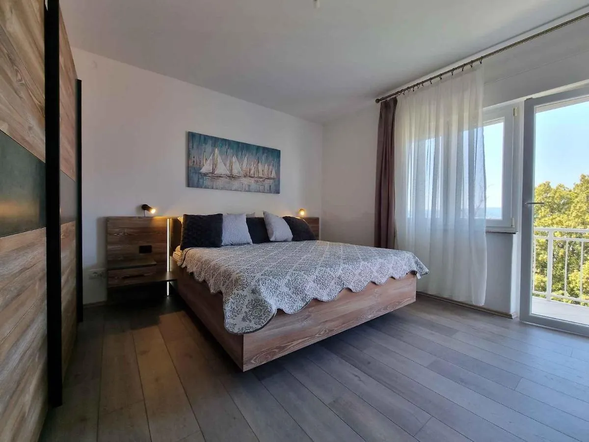 Apartment In Dramalj 42930