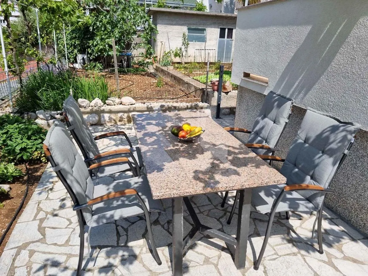 Apartment In Dramalj 42930